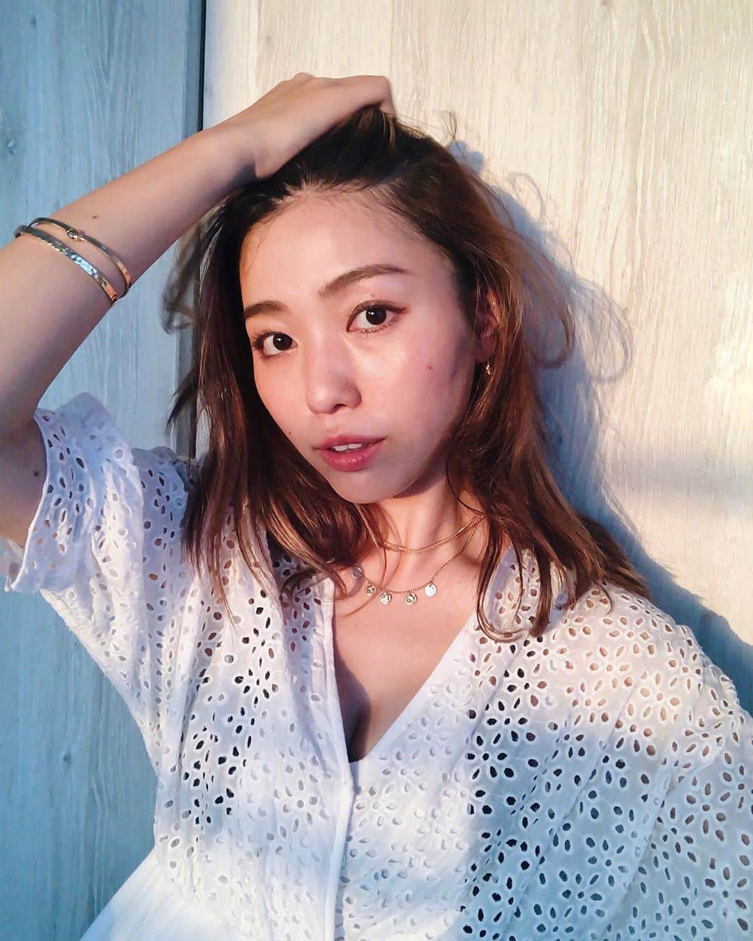 岩崎志保のインスタグラム：「きのうのわたし。  最近女子度高めな服もちゃんと着てます👗」