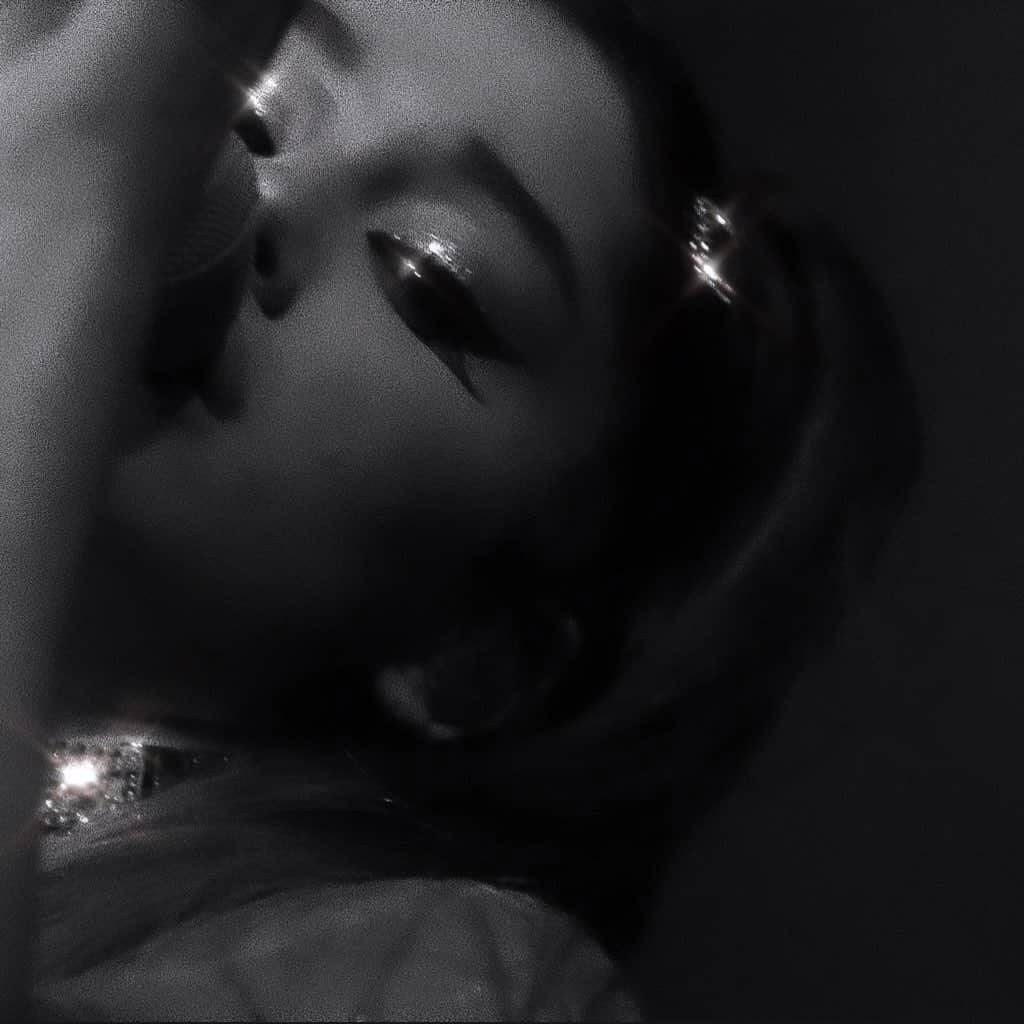 アリアナ・グランデさんのインスタグラム写真 - (アリアナ・グランデInstagram)「shows shows shows .... 🖤」5月24日 10時31分 - arianagrande