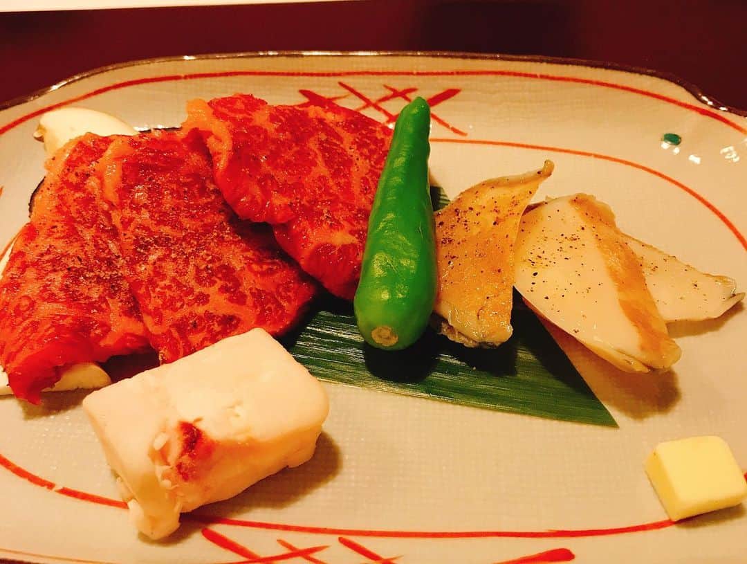 デカキンさんのインスタグラム写真 - (デカキンInstagram)「#和食  #ご飯会  鉄板代わりに水晶を使って肉を焼くおしゃれなお店でした！！！」5月24日 10時31分 - dekakin