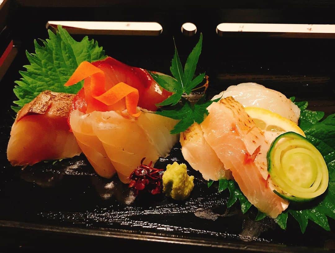 デカキンさんのインスタグラム写真 - (デカキンInstagram)「#和食  #ご飯会  鉄板代わりに水晶を使って肉を焼くおしゃれなお店でした！！！」5月24日 10時31分 - dekakin