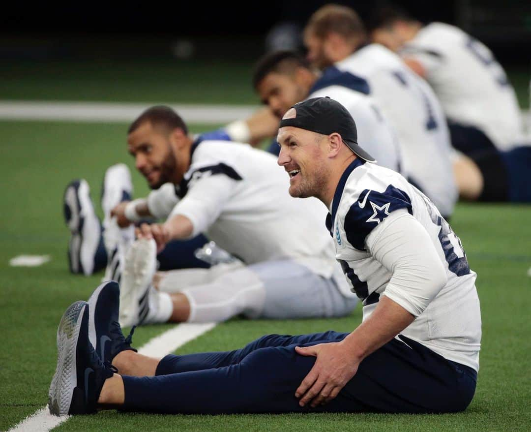 NFLさんのインスタグラム写真 - (NFLInstagram)「Feelin’ like a rookie @realjasonwitten82? 😃 📷: Michael Ainsworth/AP」5月24日 10時35分 - nfl