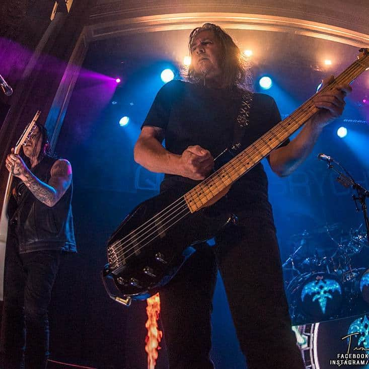 Queensrycheさんのインスタグラム写真 - (QueensrycheInstagram)「Eddie and Parker at the Neptune Theatre in Seattle WA (photo credot Savoia Concert & Event) #queensrÿche #edbass #parkerlundgren #seattlewashington」5月24日 10時35分 - queensrycheofficial