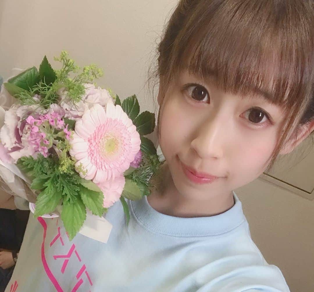 桜愛美さんのインスタグラム写真 - (桜愛美Instagram)「#四月の霊 無事初日終わりました✨ 平日にも関わらず、お越しくださいました皆様、ありがとうございました！ 沢山の方に見守られ、初日迎えることができました(^ ^) 事務所のメンバーも観に来てくれたよ❤️ 今日は、舞台2日目✨ 14時からです！！何回観ても楽しめる舞台になってます✨ 迷ってる方は是非✨👻」5月24日 10時48分 - manami_guitars