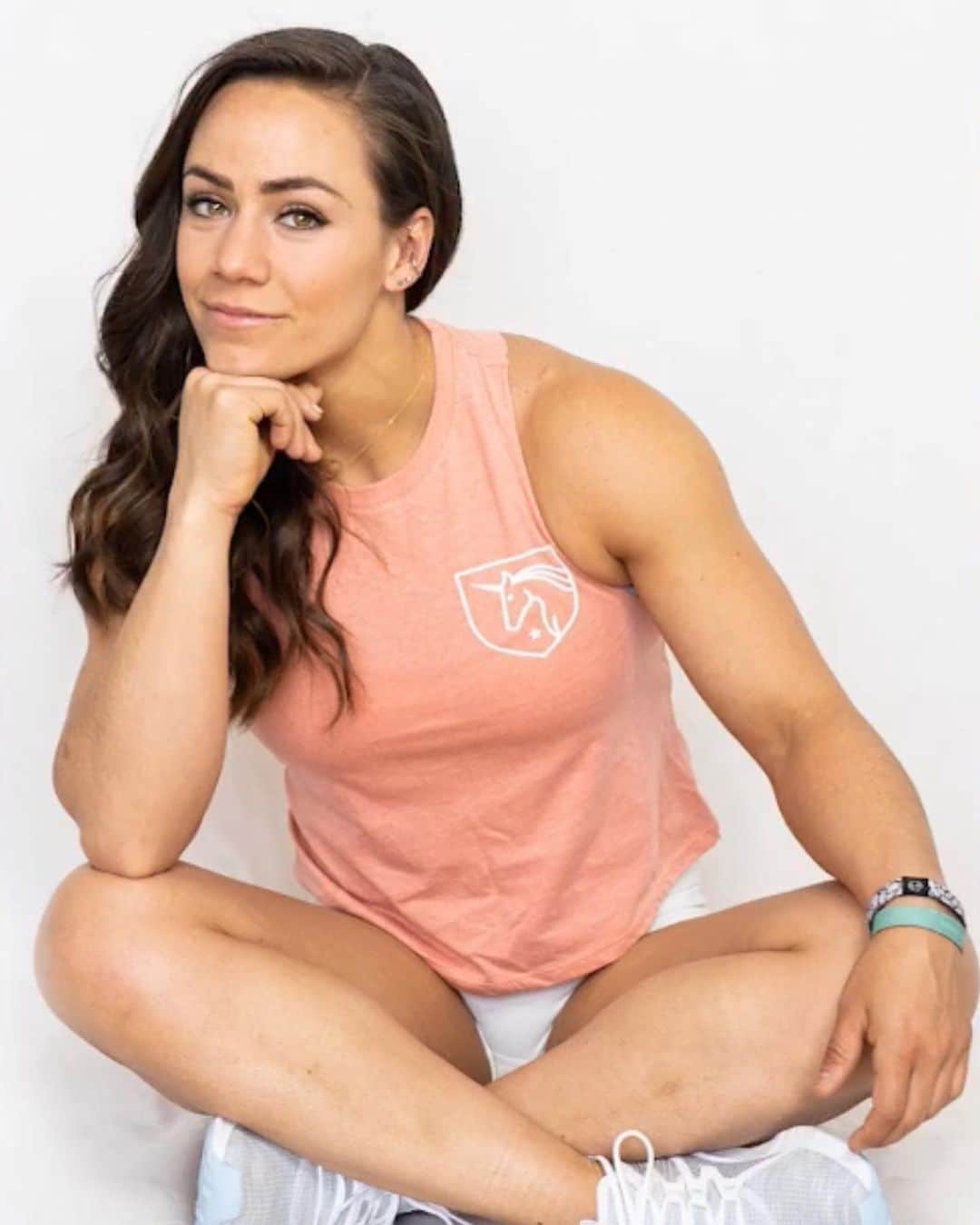 Camille Leblanc-Bazinetさんのインスタグラム写真 - (Camille Leblanc-BazinetInstagram)「💜🦄 “  Be the type of Badass that also wears pink and high heels! “  We can be more then one thing and everything we want to be!!! “  #nerd #sporty #smart #kind #shy #wild #nurturing #badass #compassionate #loving #passionate #hippie #businesswomen #mom #sister #student “ “ ⭐️ What are 3 things that describes you?! ⭐️ “  Link in bio for the pink crop top 🍑 ⭐️ @feroce_fitness_ @clb_fitness_」5月24日 10時49分 - camillelbaz