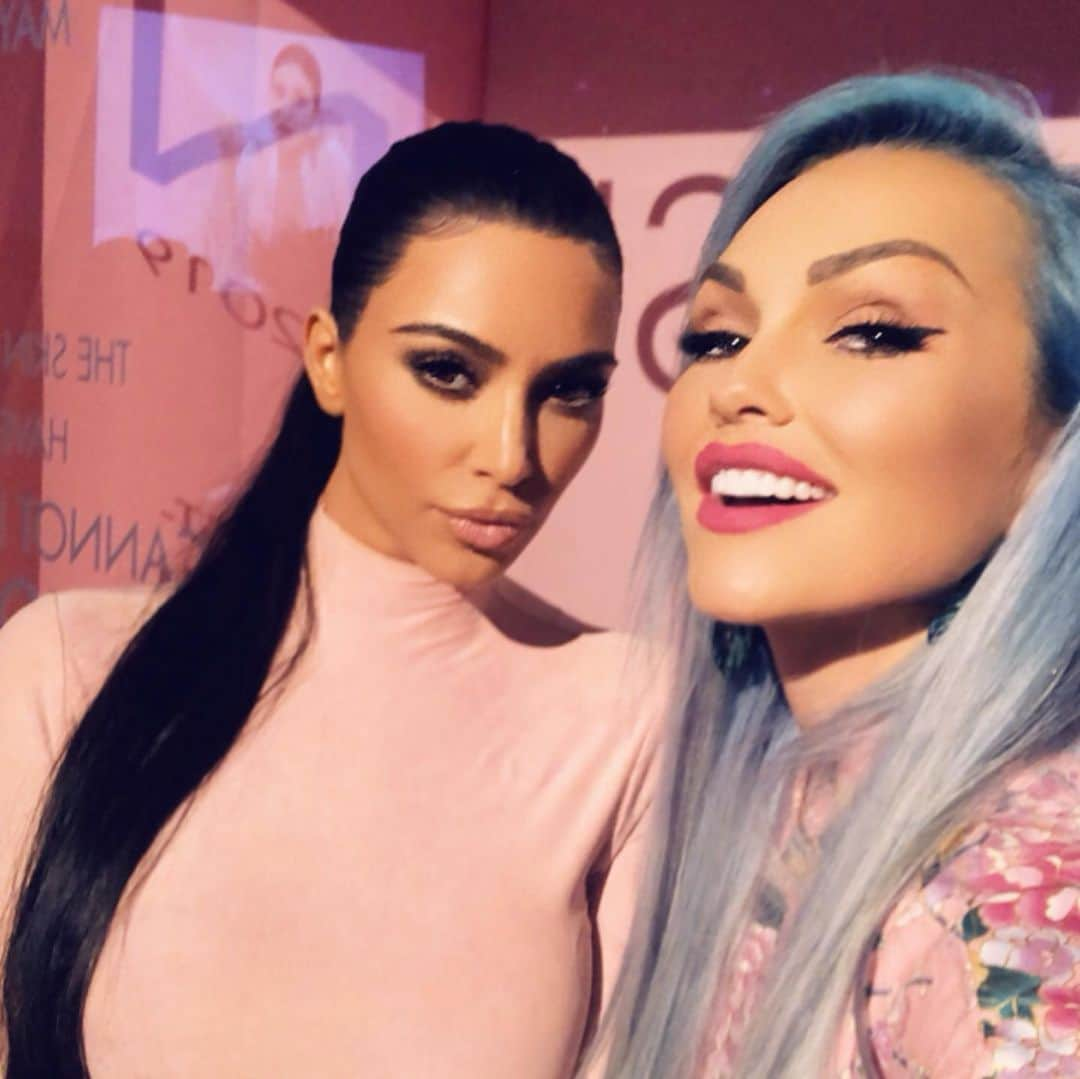 カンディー・ジョンソンさんのインスタグラム写真 - (カンディー・ジョンソンInstagram)「PHOTO 1: KK + KJ @kimkardashian  PHOTO 2: Two KJ’s @krisjenner  PHOTO 3: KJ + KK @khloekardashian .... All at the launch party for @kylieskin and guess who I didn’t get a picture with @kyliejenner ....I’m fired🙈 #kyliejenner #kylieskin #pink #party #motd」5月24日 10時54分 - kandeejohnson