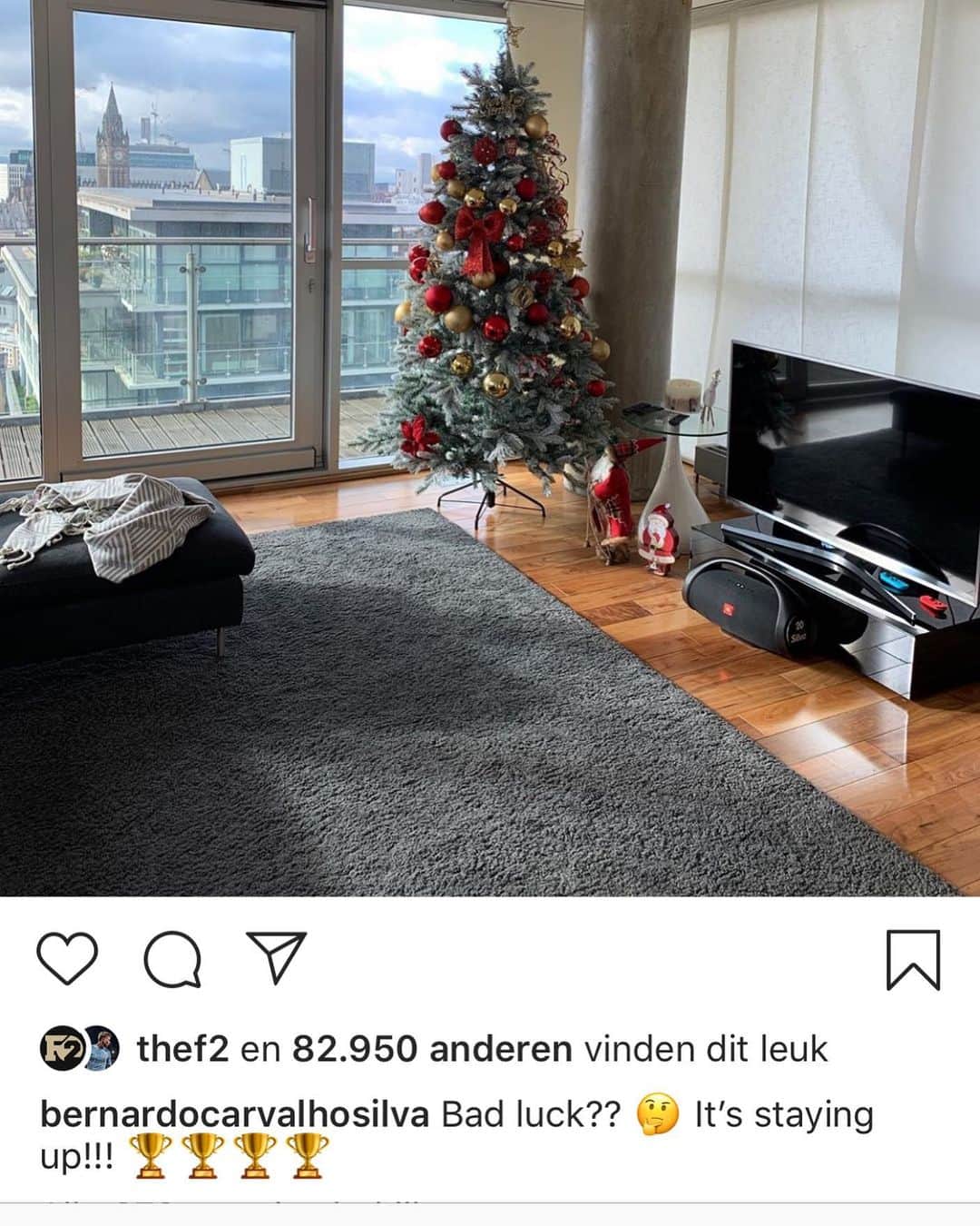 カルロス・テベスのインスタグラム：「Bernardo Silva still has his Christmas Tree 😂😂」