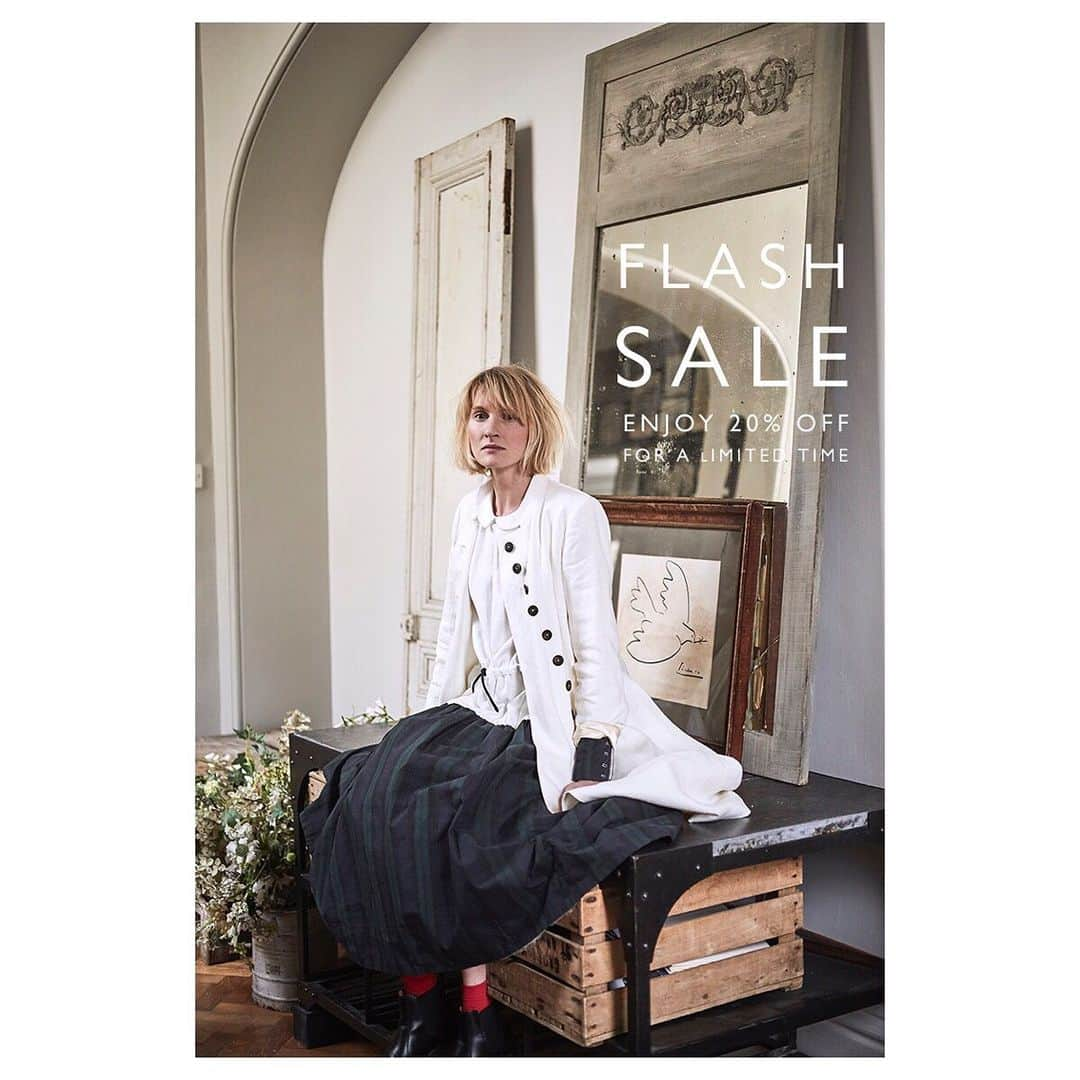 キャベジズ&ローゼズさんのインスタグラム写真 - (キャベジズ&ローゼズInstagram)「Flash Sale ⚡️ For 3 days only, our Japanese Fabric Capsule Collection is on sale. Shop gorgeous blackwatch tartans, thick white cottons and soft brushed checks at 20% off. Stock is limited so head to www.cabbagesandroses.com now for the best selection #flashsale #tartanskirt #tartanpants #tartan #brushedcotton #japanesefabrics #limitedtimeonly #madeinengland #cabbagesandroses #cabbagesandrosesfashion @christina_strutt @cabbagesandroses_shop 👆Link In Bio👆」5月24日 2時16分 - cabbages_and_roses