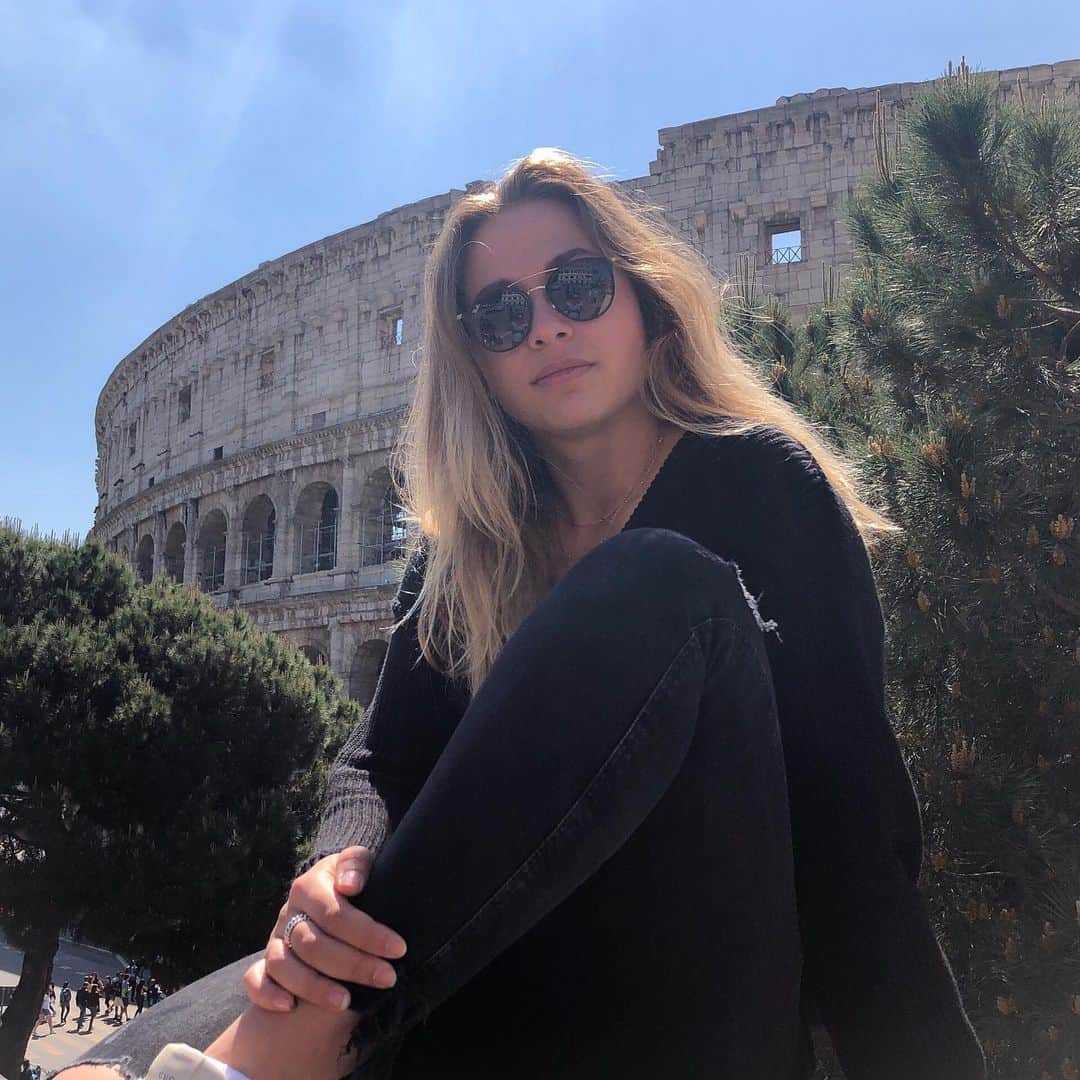 ソフィア・フロルシュさんのインスタグラム写真 - (ソフィア・フロルシュInstagram)「Sightseeing in Rome before the Vallelunga round some weeks ago ❣️🇮🇹 #poweredbypassion #racegirl #sf99 #italy #bella #rome #sightseeing」5月24日 2時19分 - sophiafloersch
