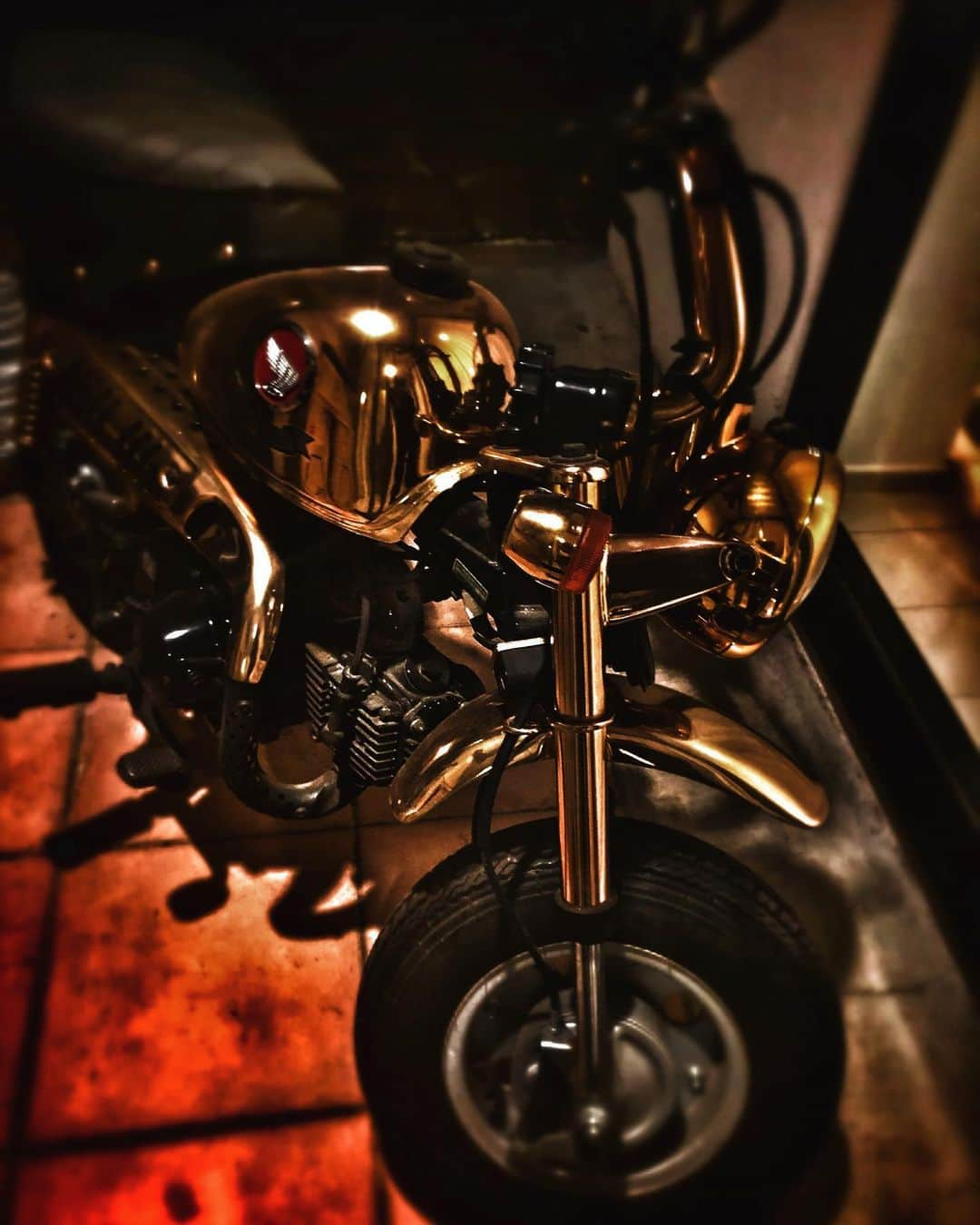 佐々木洋平さんのインスタグラム写真 - (佐々木洋平Instagram)「my bike🛵  #bike  #mybike  #バイク  #ホンダモンキー #ゴールドモンキー」5月24日 2時23分 - panicrew_yohey