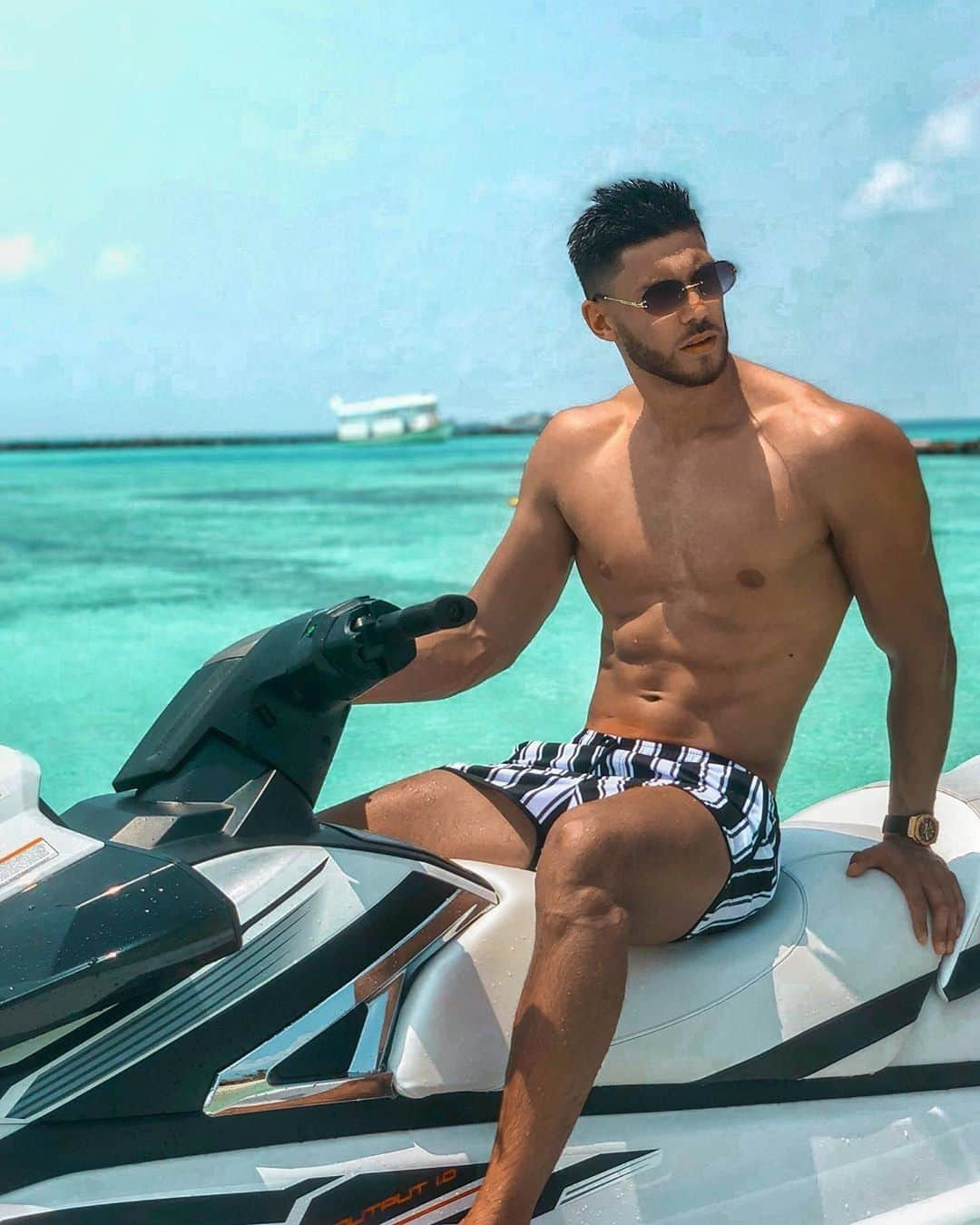 ASOSさんのインスタグラム写真 - (ASOSInstagram)「Wish we were there 🏝 📸 @_jackfowler_ 🔎 ASOS DESIGN swim shorts (1468215) 🗣 Image description: Jack wearing ASOS DESIGN swim shorts on a jet ski」5月24日 2時30分 - asos