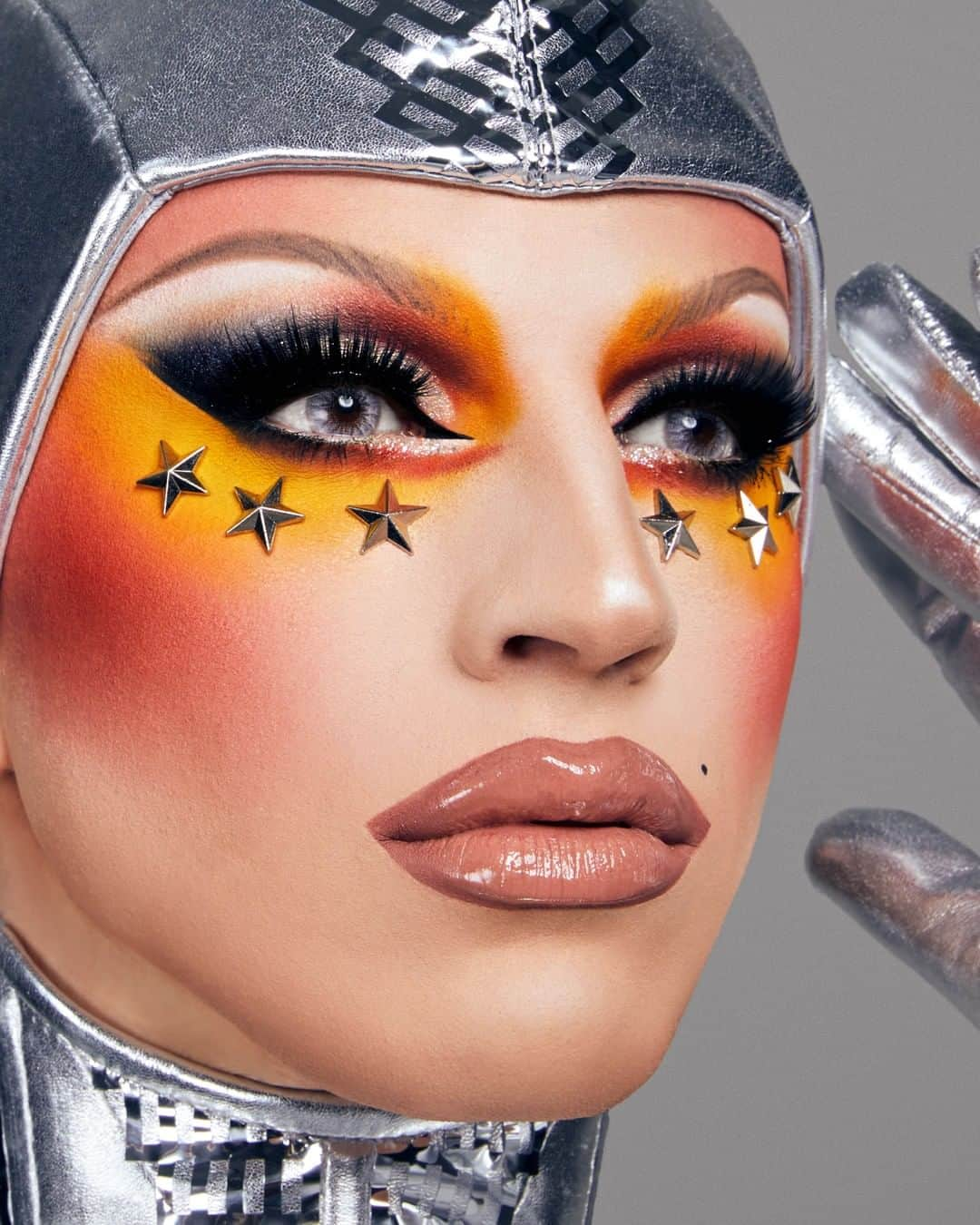 NYX Cosmeticsさんのインスタグラム写真 - (NYX CosmeticsInstagram)「Going to #DragCon LA?! 💃🌈 Come visit our booth THIS Friday 5/24 - Sunday 5/26 to meet the fabulous @ageofaquaria & be the first to cop the new #NYXCOSMETICS X AQUARIA  COLOR PALETTE ($25)  before it officially goes on sale!! 🎨🤩 Can’t wait to see you hunnies there 😘 || #nyxcosmeticsxaquaria #nyxprofessionalmakeup #crueltyfreebeauty」5月24日 2時30分 - nyxcosmetics