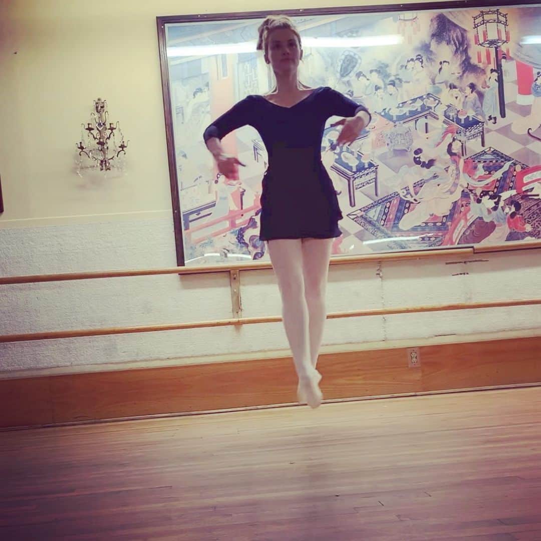 ホーランド・ロデンさんのインスタグラム写真 - (ホーランド・ロデンInstagram)「Ballerina for a mere day @laurajquinn thank ya!!!」5月24日 2時34分 - hollandroden