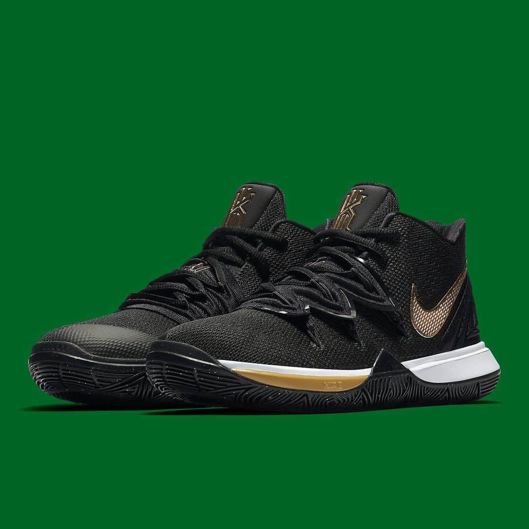 Sneaker Newsさんのインスタグラム写真 - (Sneaker NewsInstagram)「Kyrie had visions of the NBA Finals this postseason. This Big Stage inspired colorway of the Nike Kyrie 5 is scheduled to drop in mid-June. For a detailed look, tap the link in our bio.」5月24日 2時43分 - sneakernews