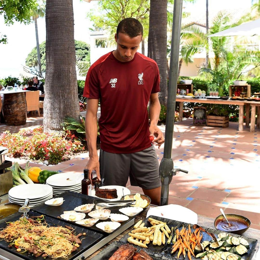 リヴァプールFCさんのインスタグラム写真 - (リヴァプールFCInstagram)「Take a look behind the scenes at our Marbella base 👀🍴 #Preparation #LFC #LiverpoolFC」5月24日 2時43分 - liverpoolfc