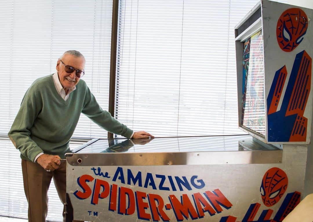 スタン・リーさんのインスタグラム写真 - (スタン・リーInstagram)「Pop art paintings, a Guinness World Record certificate, celebrity photos, a life-size Spider-Man statue, a pinball machine - all these things and more adorned Stan's office, and boy, was it a sight to behold. Want to hear more about some of the interesting items you've probably spotted before in photos and interviews? Click the link in the bio to read about Stan’s office decor. 📷: Michelle Faraone McCallum」5月24日 2時58分 - therealstanlee