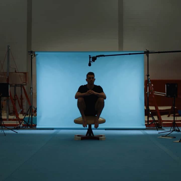 マックス・ウィットロックのインスタグラム：「Had a great time filming with the team talking ambitions, set-backs, sacrifices and more 🏂⛷ - Happy 15th birthday @myproteinuk thank you so much for the support over the many years!! #15YearsOfMyprotein #Myprotein #FuelYourAmbition . #gym #gymnast #gymnastics #training #stretching #workout #workoutmotivation #workoutroutine #bodyweightworkout #fitness #fitnessmotivation #motivation」