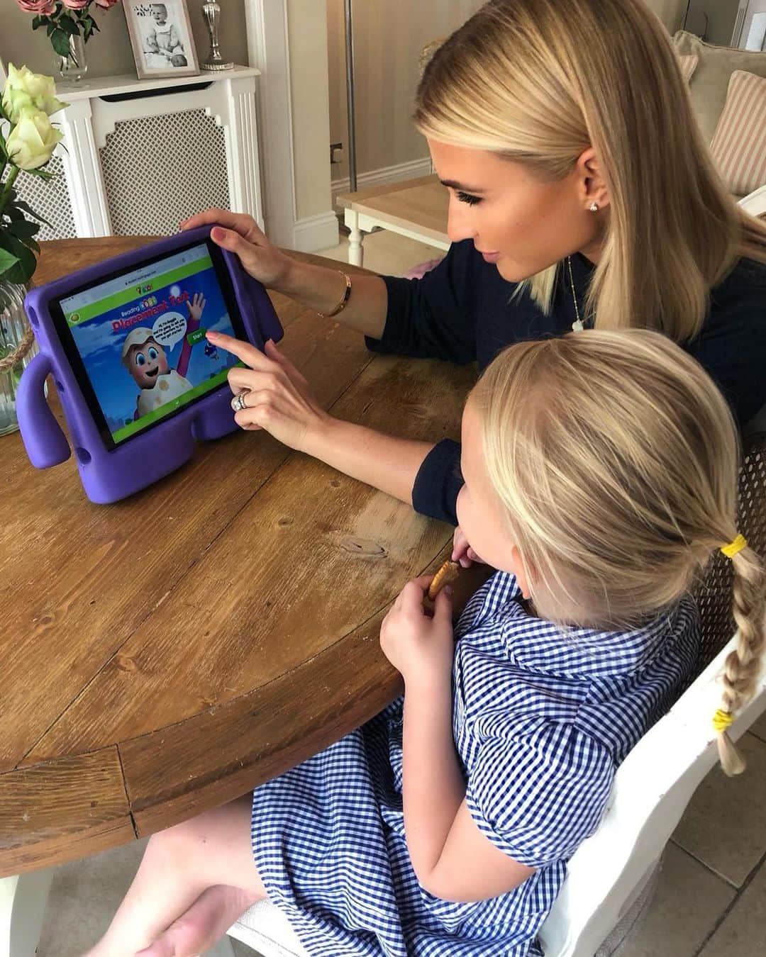 ビリー・フェアーズさんのインスタグラム写真 - (ビリー・フェアーズInstagram)「So I’ve come across this amazing online reading programme called @readingeggs 📖 it is designed by experienced primary teachers and turns learning to read into fun games and activities for your children. Perfect for kids age 2-13. Nelly and I are going to be using it over half term. You also get a 4 week free trial (link in bio) 😊 #readingeggs #ad」5月24日 3時15分 - billieshepherdofficial