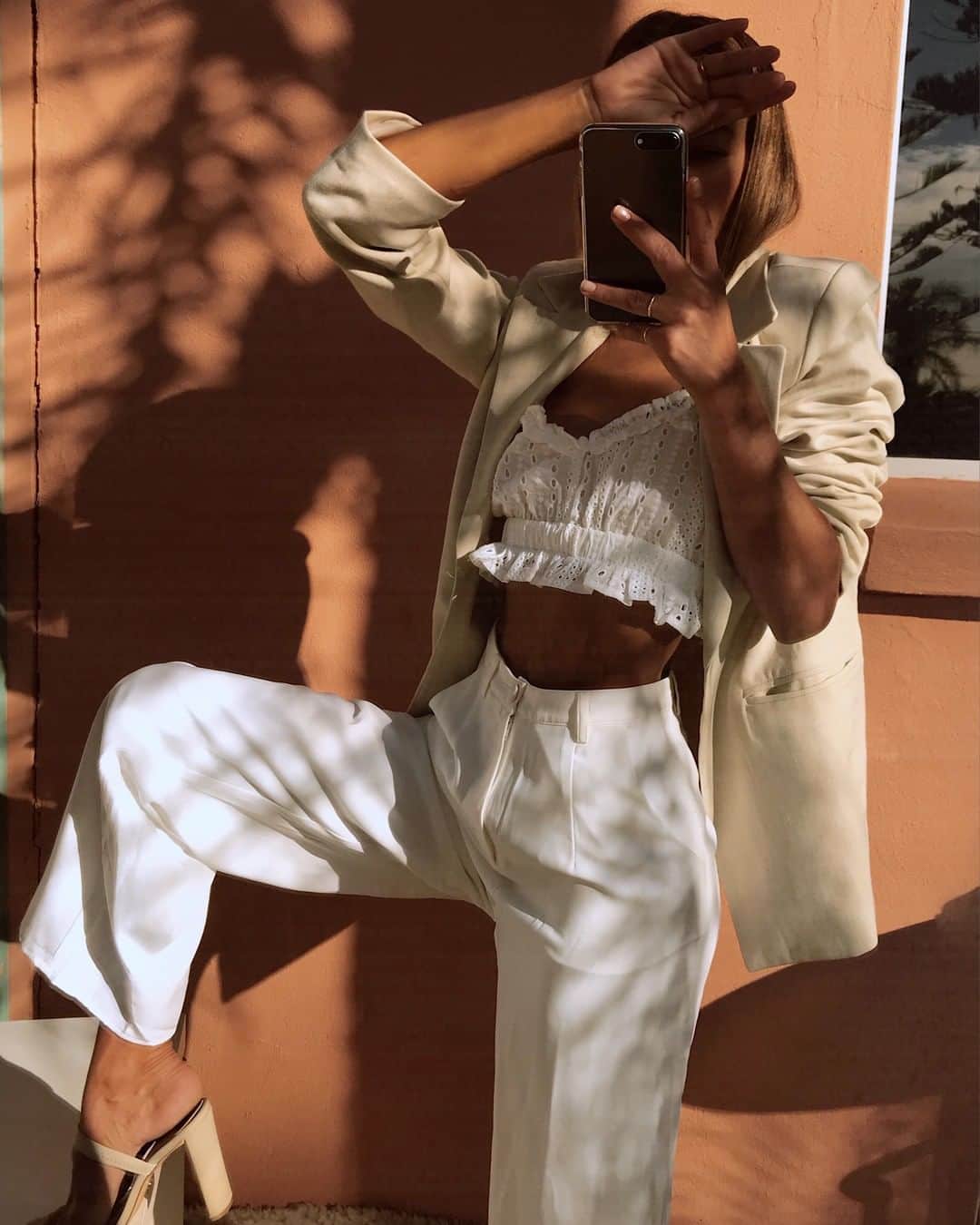 のインスタグラム：「Tonal 👌🏽 our bae @staceytonkes in the new #kendratop #saboskirt」