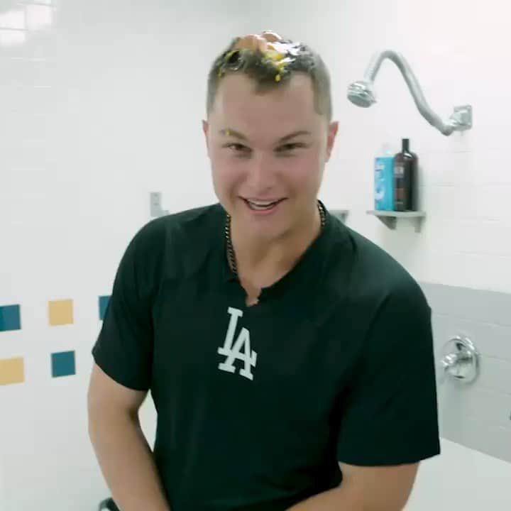 柳賢振のインスタグラム：「‪Hey @Dodgers fans. My teammates & I are taking part in the #CrackCancer challenge to raise awareness for pediatric brain cancer. ‬ ‪ ‬ ‪I nominate @king_kang16 & the @pirates, & all of you! Please consider donating to fight pediatric brain cancer & support the #WillieStrongFoundation. ‬」