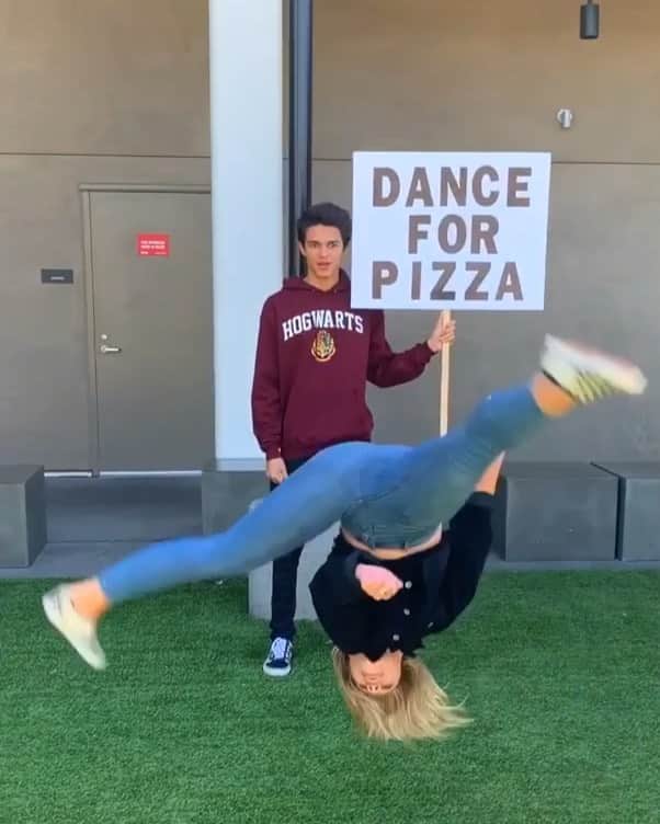 Brent Riveraのインスタグラム：「DANCE FOR PIZZA (part 2)🍕😍 tag a friend😂」