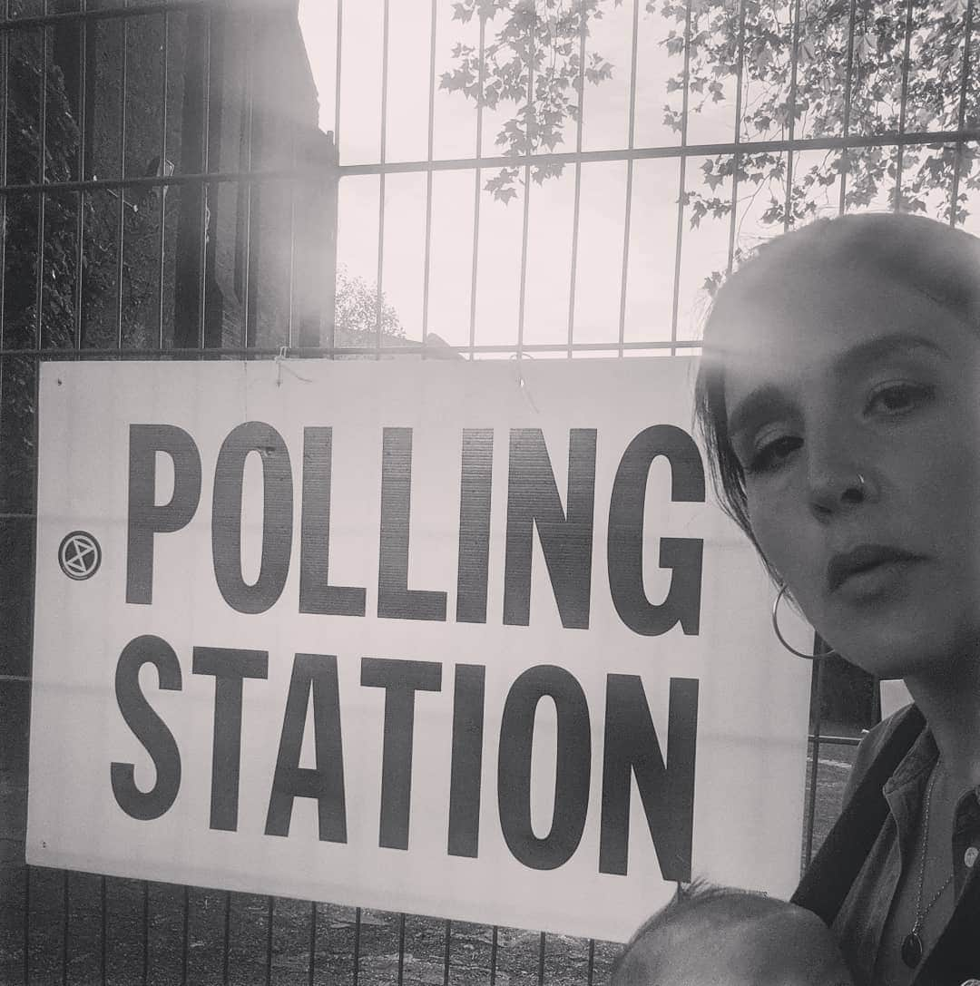 ジェシー・ウェアさんのインスタグラム写真 - (ジェシー・ウェアInstagram)「You have until 10pm to vote #europeanelections」5月24日 3時49分 - jessieware