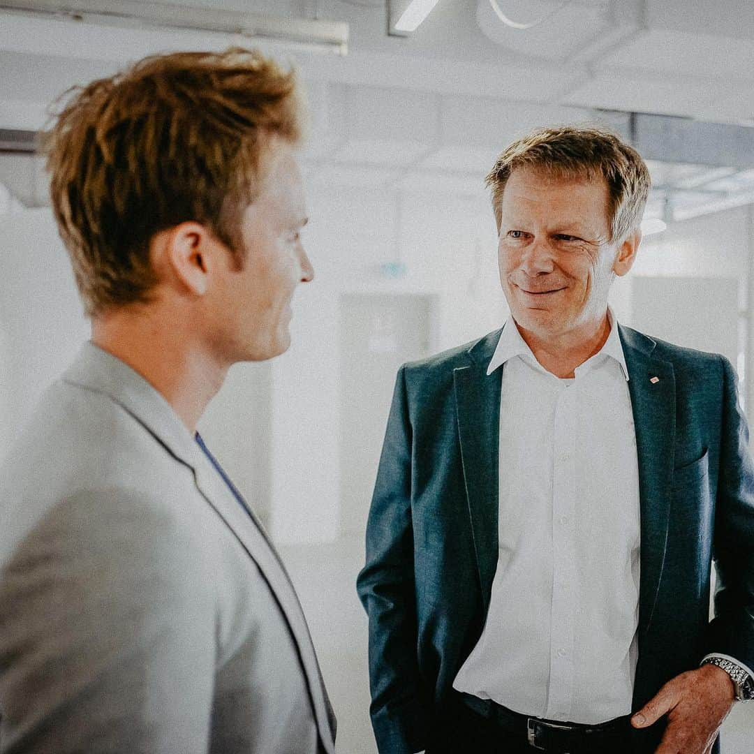 ニコ・ロズベルグさんのインスタグラム写真 - (ニコ・ロズベルグInstagram)「Richard, thx for having you on stage today at @greentech_festival and that you explained how sustainable @dbpersonenverkehr is 👌🏻 #positivechange #celebratechange」5月24日 3時54分 - nicorosberg