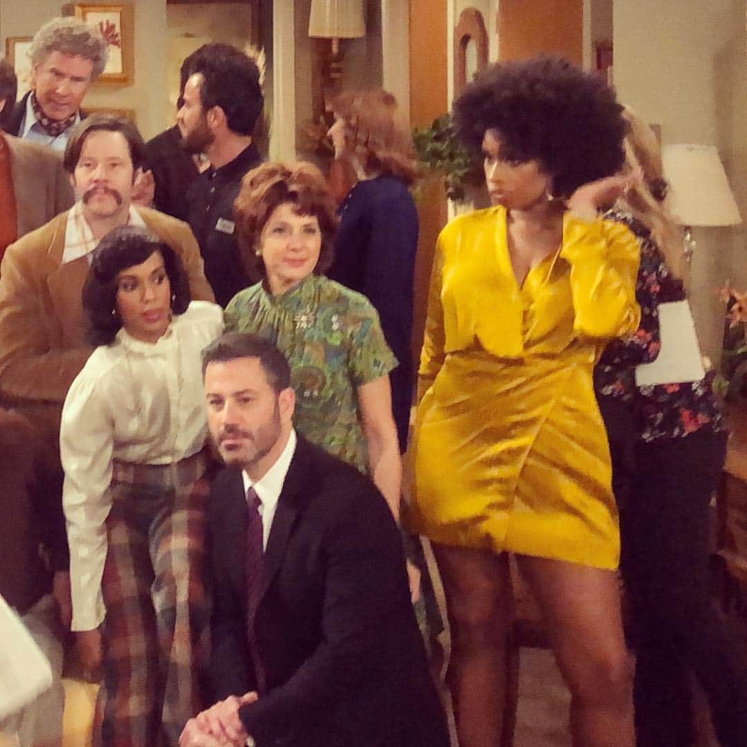 ジェニファー・ハドソンのインスタグラム：「Lord I’m stuck in the 70s , I can’t get up! Actually I don’t think I want to come out !  #thejeffersonstvshowlive」