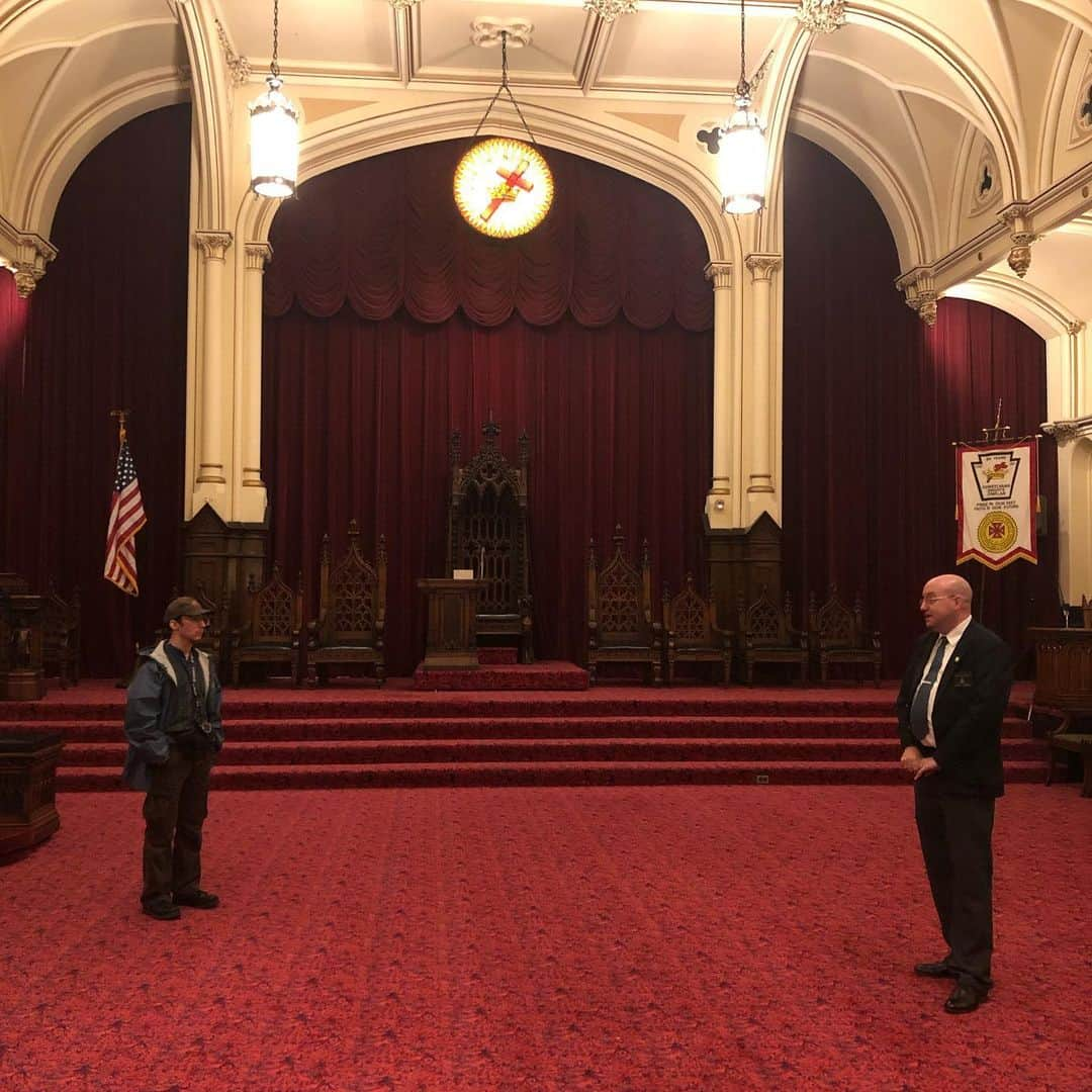 ブライアン・サフィさんのインスタグラム写真 - (ブライアン・サフィInstagram)「This week on @throwingshade I talk about my time in Philly, specifically about my tour of the Masonic Temple where I met the ANGRIEST, MOST EXASPERATED TOUR GUIDE IN AMERICA. Love at first sight for me. Couldn’t get enough of how fucking pissed he was. Here he is gesturing wildly in some photos along with the identical twins who were on the tour with me. Choice quotes: “NOTHING is by chance in MASONRY!!!”, “Rich people aren’t masons because masons aren’t GREEDY!!! Think Jeff Bezos is a mason? No way!” But the best was when he stared right at me and said, “In masonry you have to believe in something other than yourself...what do you believe in - E.T.!?!?!??” E.T. Please listen to the full story on this week’s ep. link in bio. Also I want him to be the guest at our next live show in Philly.」5月24日 4時13分 - bryansafi