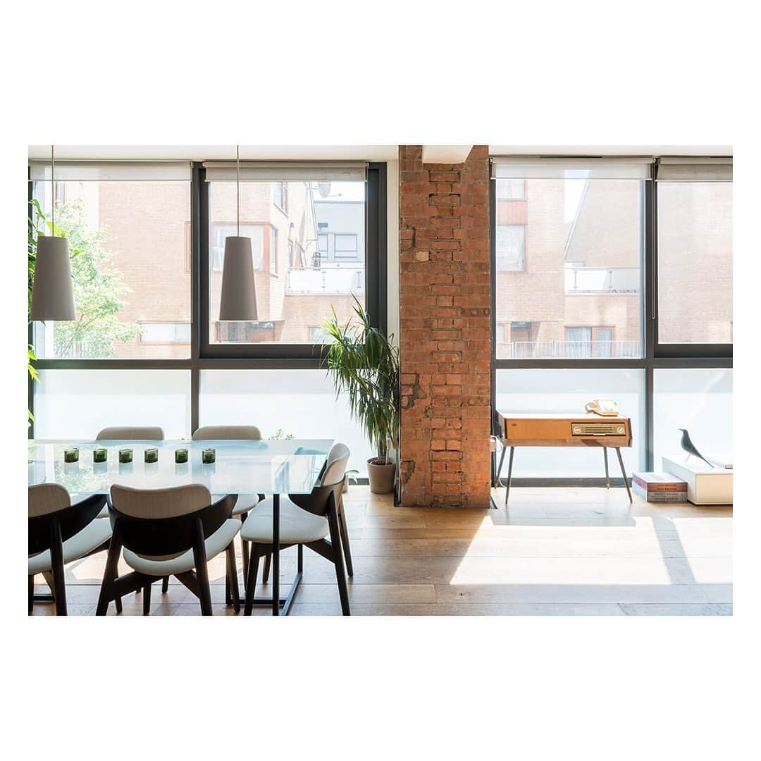 The Modern Houseさんのインスタグラム写真 - (The Modern HouseInstagram)「Spread the Word: an impressive apartment on the site of a former jam factory in central London. Click the link in our bio to see more.  #factoryconversion #london #apartment」5月24日 4時12分 - themodernhouse