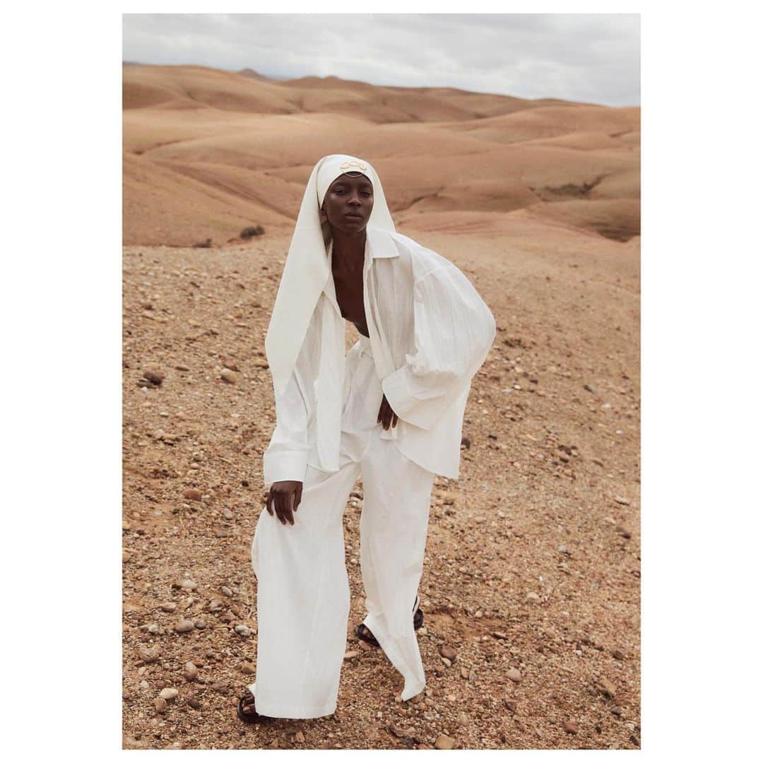 Olivia Maloneさんのインスタグラム写真 - (Olivia MaloneInstagram)「outtakes of nicole in morocco. we waited six months from the time the story was shot for it to be published and I’m so pleased I still love looking at the images. @nicoleatieno @aprilhughes1 @tiinaroivainen @rimiura 🖤」5月24日 4時16分 - oliviamalone
