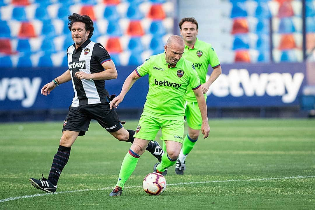 レバンテUDさんのインスタグラム写真 - (レバンテUDInstagram)「📸 | VI Corporate Day - Press Day 🐸 ---- #OrgullGranota #MachoLevante #LevanteUD #Press #Corporate #Laliga #futbol #football」5月24日 4時42分 - levanteud