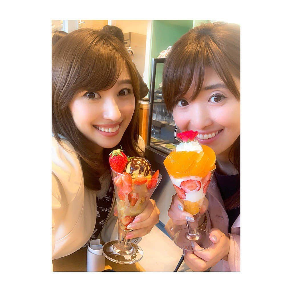 楠紗友里さんのインスタグラム写真 - (楠紗友里Instagram)「おはようございます☀️ 今朝もNack5からスタートです📻♪ ** 先日久しぶりにさとみんと、ゆっくり横浜デート❣️ 色々共通する話題もあるので永遠に喋っていました😂🙌 映えなパフェと、美味しすぎた焼鳥とともに…😋 #同期 #フリーアナウンサー #横浜 #みなとみらい #青春時代を過ごした場所 #水信フルーツパーラーラボ #パフェ #いちご #ピスタチオ #デコポン  #伝兵衛 #焼鳥 #sweets #parfait #strawberry #pistachio #yummy #goodmorning #nack5」5月24日 4時44分 - sayuri_kusunoki