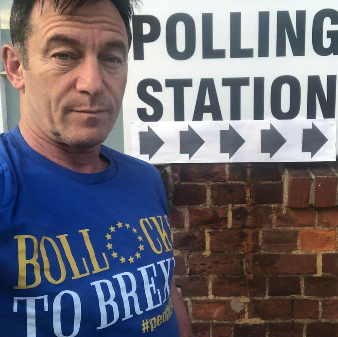 ジェイソン・アイザックスさんのインスタグラム写真 - (ジェイソン・アイザックスInstagram)「You've got an hour to vote Britain. Make it count.  #bollockstobrexit」5月24日 4時47分 - therealjasonisaacs