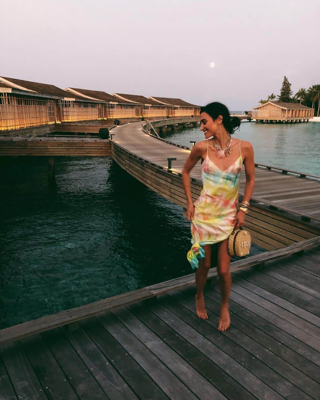 ダニジョーのインスタグラム：「We found paradise 🇲🇻 @danielleasnyder in our sold out tie dye slip, available NOW for pre-order • tap to shop #dannijogirls」