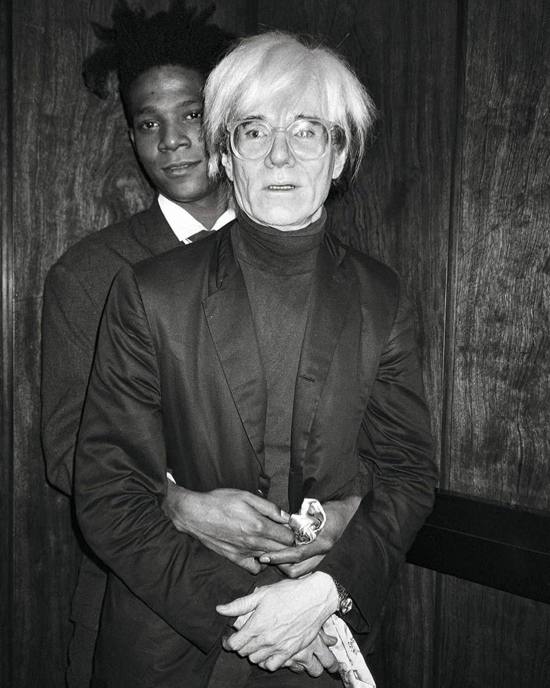 AnOther Magazineさんのインスタグラム写真 - (AnOther MagazineInstagram)「Basquiat and Warhol enjoying an embrace at the Rockefeller Center in 1985 ❣️⠀⠀ ⠀⠀ 📷 from a new book, Warhol on Basquiat, which documents the two artists’ 5-year friendship via Warhol’s photos and diary entries」5月24日 4時59分 - anothermagazine
