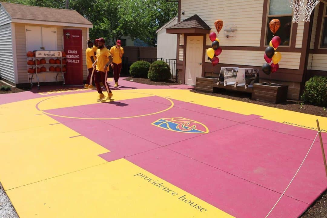 キャブスさんのインスタグラム写真 - (キャブスInstagram)「Today, with @rustoleum’s help, we’re officially unveiling a recently renovated court at @provhousecle – complete with new hoop and new paint for the court, surrounding sidewalk, bench and fence! As an added surprise, we presented a $10,000 check for their Children’s Educational Enrichment Program to help support lessons, activities, field trips, developmental milestones, school readiness and positive exposure to the community. “For our children it’s so important because they don’t have a safe place to play in their communities. Thank you for all the joy, and fun, and safety that you bring to our children.” — Providence House CEO & President, Natalie Leek-Nelson  Providence House protects at-risk children (newborn through twelve years old) and supports families through crisis, strengthening communities to end child abuse and neglect. They are Ohio’s first and one of the nation’s longest operating crisis nurseries. Providence House has cared and advocated for 8,000 children and families throughout their 37-year history, including more than 300 children last year alone.  Now, just in time for warmer weather, these kids will have a shiny space to play ALL summer long! #CavsCare」5月24日 5時01分 - cavs