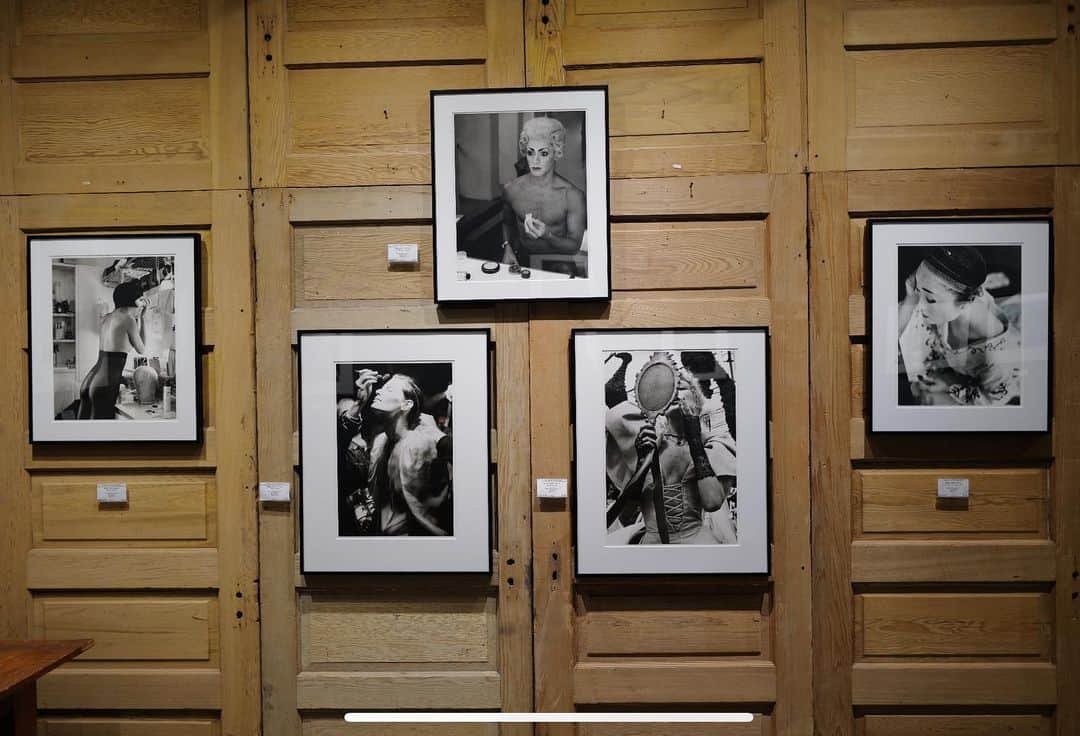 メアリー・マッカートニーさんのインスタグラム写真 - (メアリー・マッカートニーInstagram)「Pass it on! My exhibition #FromThePrintDrawer is officially open at #AGalleryForFinePhotograohy #NewOrleans 😊 #FrenchQuarter this gallery is a little gem ✔️」5月24日 5時01分 - marymccartney