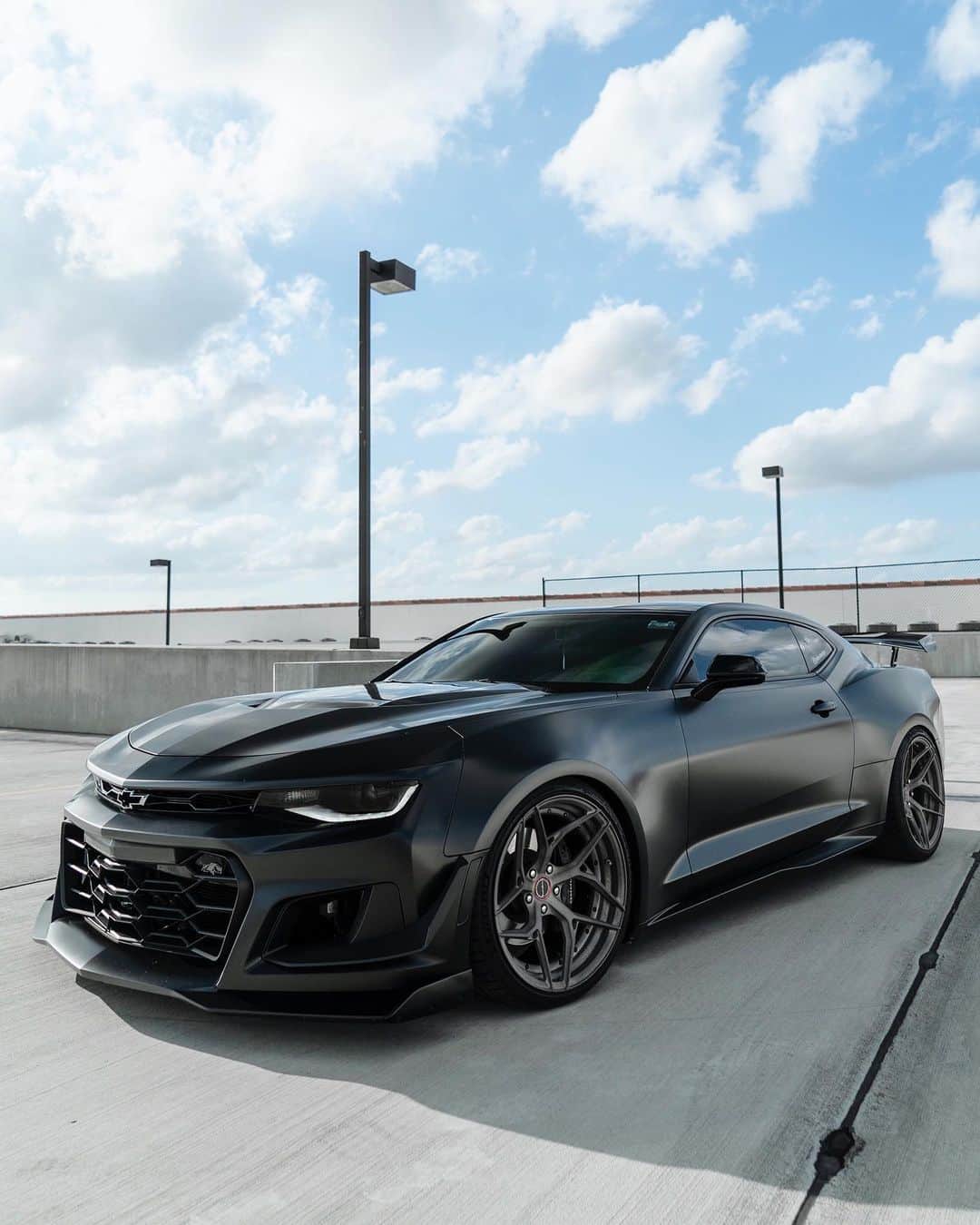 CARLiFESTYLEさんのインスタグラム写真 - (CARLiFESTYLEInstagram)「Stealthy Camaro on @brixtonforged wheels. What do you guys think? Owner @gabe.design #carlifestyle」5月24日 5時14分 - carlifestyle