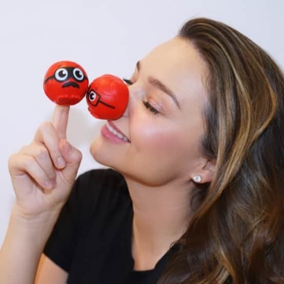 ミランダ・カーさんのインスタグラム写真 - (ミランダ・カーInstagram)「Got my Red Nose on today help end child poverty with @RedNoseDayUSA! Red Nose Day is a campaign with the mission to end child poverty by funding programs that keep children safe, healthy, and educated. Through the power of entertainment, Red Nose Day brings people together to laugh and have fun, all while raising life-changing funds for the children that need it the most. Check out link in bio to donate ❤️」5月24日 5時19分 - mirandakerr