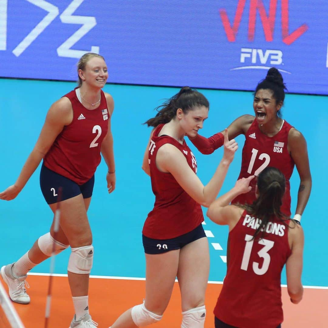 USA Volleyballさんのインスタグラム写真 - (USA VolleyballInstagram)「Sarah Wilhite Parsons and Dana Rettke combined for 28 points as the @usavwnt swept Bulgaria to open the 2019 VNL with a 3-0 record. For the story, click our bio link.」5月24日 5時22分 - usavolleyball