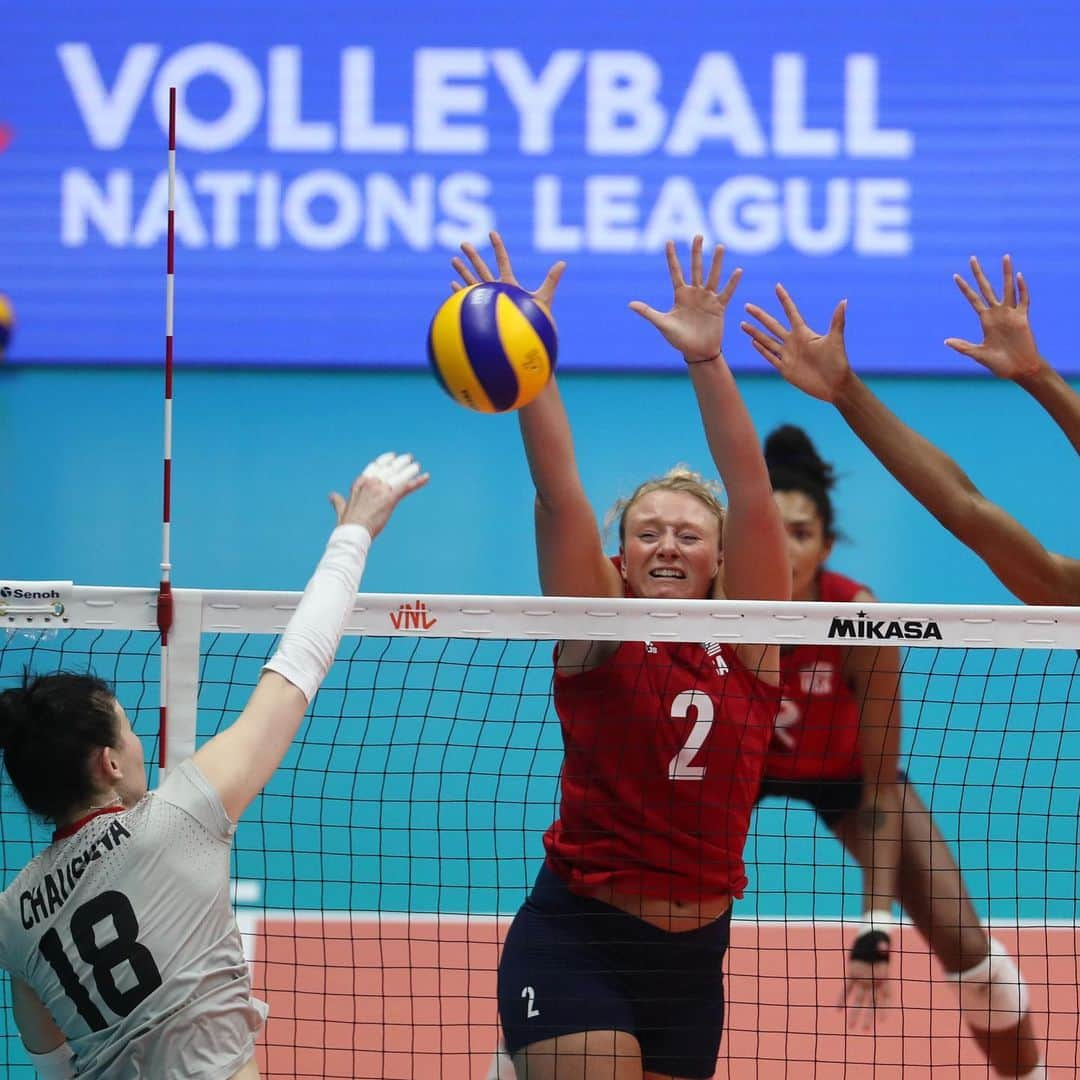 USA Volleyballさんのインスタグラム写真 - (USA VolleyballInstagram)「Sarah Wilhite Parsons and Dana Rettke combined for 28 points as the @usavwnt swept Bulgaria to open the 2019 VNL with a 3-0 record. For the story, click our bio link.」5月24日 5時22分 - usavolleyball