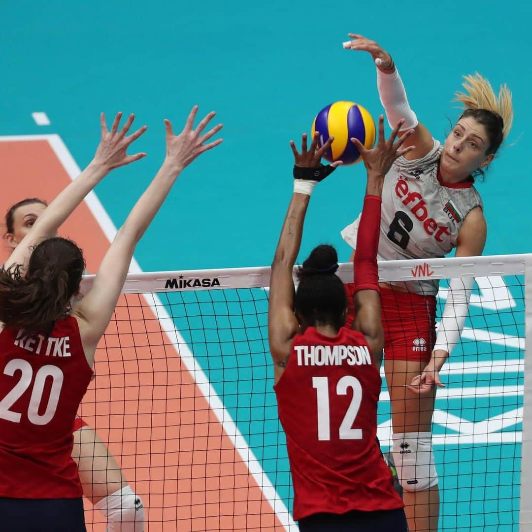 USA Volleyballさんのインスタグラム写真 - (USA VolleyballInstagram)「Sarah Wilhite Parsons and Dana Rettke combined for 28 points as the @usavwnt swept Bulgaria to open the 2019 VNL with a 3-0 record. For the story, click our bio link.」5月24日 5時22分 - usavolleyball