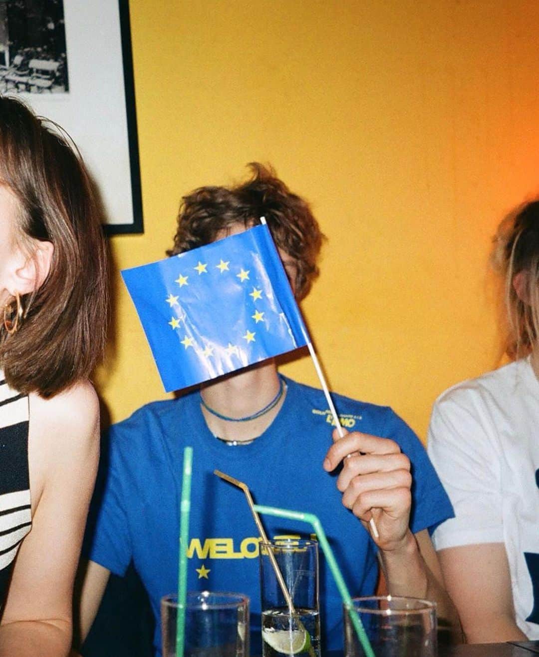 Vogue Italiaさんのインスタグラム写真 - (Vogue ItaliaInstagram)「#WELOVEU @leondame 🇪🇺✨ Our special project dedicated to Europe in collaboration with @souvenir_official designed by David Mallon. Join us, together we can make a difference!」5月24日 5時26分 - vogueitalia