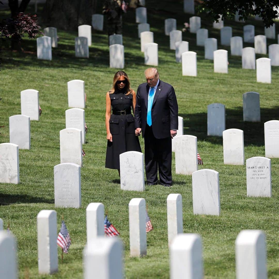 NBC Newsさんのインスタグラム写真 - (NBC NewsInstagram)「President #Trump and the First Lady take part in the annual “Flags-In” event at #Arlington National Cemetery ahead of #MemorialDay. . 📷 Carlos Barria / @reuters」5月24日 5時31分 - nbcnews