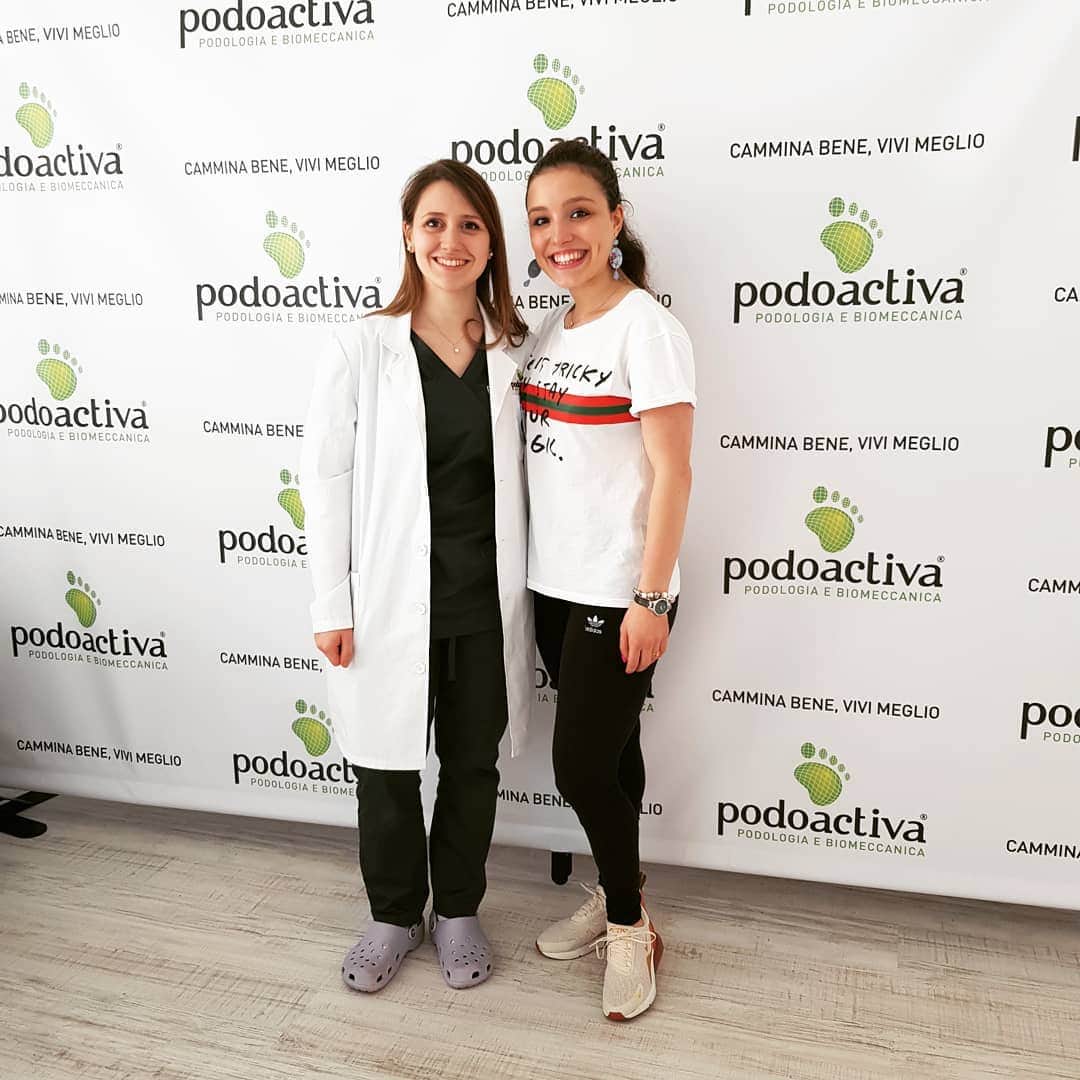 ジャダ・ルッソのインスタグラム：「@podoactivaitalia grazie per la cura e la professionalità che mi avete dedicato oggi. Un super grazie a @maralabo per la Grande visita di  oggi😎❤ #grandeprofessionalitá#controlliminuziosi#gentilezza#cura#clinicaortopedica#camminibenevivimeglio🌺」