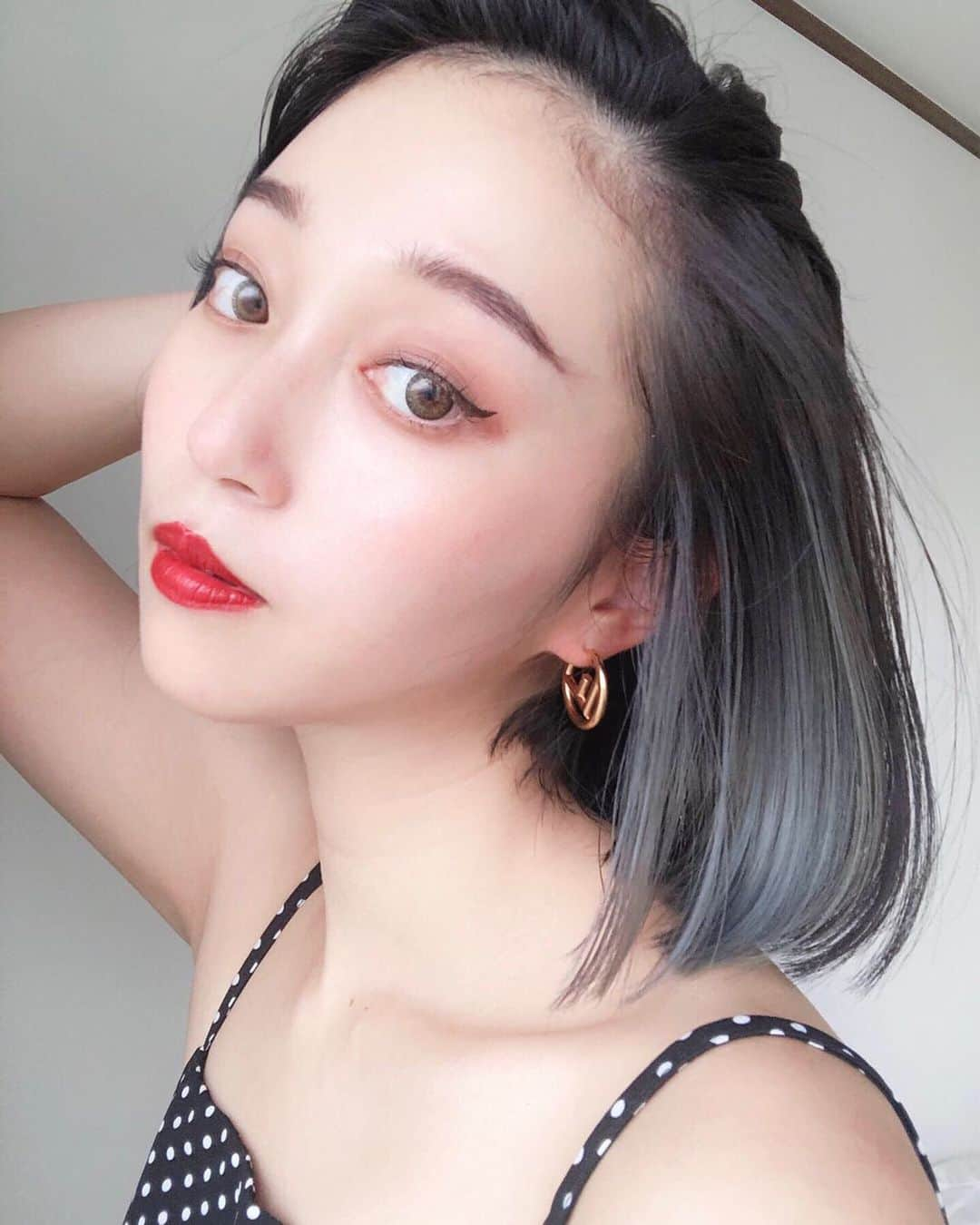 梅谷安里さんのインスタグラム写真 - (梅谷安里Instagram)「フルメイクからのメイクオフ👩💆‍♀️🍃(二枚目へswipe→) ・ ・ クルクルと優しくお肌に馴染ませながらメイクを落としていくよ!!! 真っ赤な赤リップもアイラインもしっかり落とせるのに、洗ったらあとツヤっとモチっと潤うこの感じが好き❤️ ツヤ肌キープは、スキンケアの初歩 メイク落としから大切に❤️ ・ ・ #CUREアンバサダー #エクストラオイルクレンジング #CURE#スキンケア#オイルクレンジング #酵素オイルクレンジング #クレンジング#私のスキンケア #美肌ケア#美容好き #美容好きな人と繋がりたい #スキンケア大好き#コスメレビュー」5月24日 11時09分 - anriworld