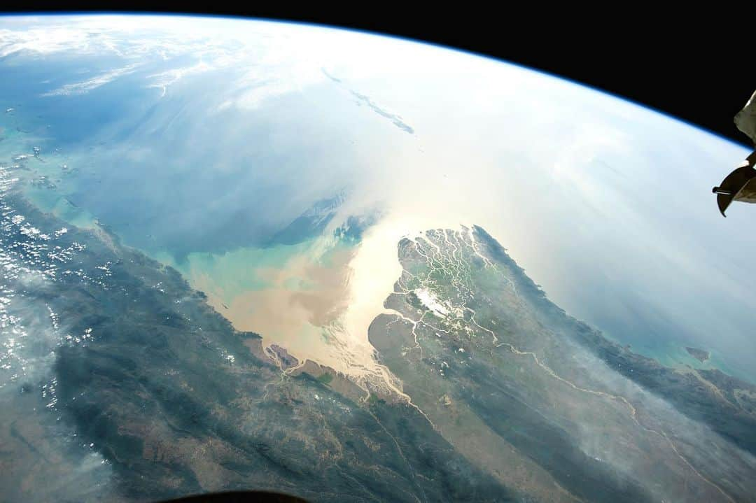 NASAさんのインスタグラム写真 - (NASAInstagram)「Nothing like the iridescent glint of the Irrawaddy Delta. 🌈⁣ ⁣ An astronaut onboard the @ISS captured this last February, focusing the camera on the 100 mile (160 kilometer) wide Irrawaddy river delta — the largest river in Burma (Myanmar) and one of the country’s most important transportation arteries. ⁣ Credit: NASA⁣ ⁣ #NASA #Space #Earth #Glint」5月24日 5時50分 - nasa