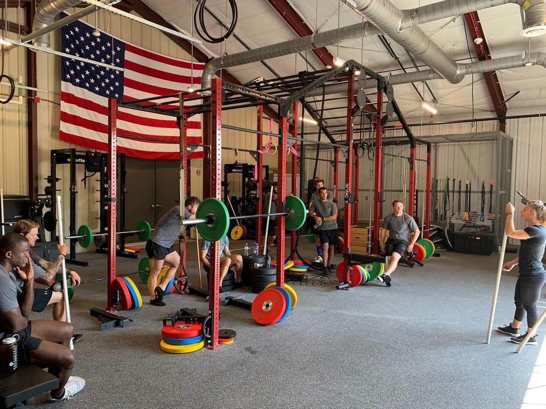 モーガン・キングのインスタグラム：「Huge thank you the @anthony_m_moye for inviting me to come teach the boys from the Air Force 17th Special Tactics Squadron weightlifting. I am grateful for the experiences that weightlifting has given me. I sometimes can’t believe this is the life I lead. The connections that I was able to make and meet the boys that put their lives on the line to keep this country safe. I am incredibly thankful for your generous hospitality and will think of each of you when get deployed again soon. Come home safe. • • • #weightlifting #gratitude #airforce #savannah #georgia #usa #usaw」