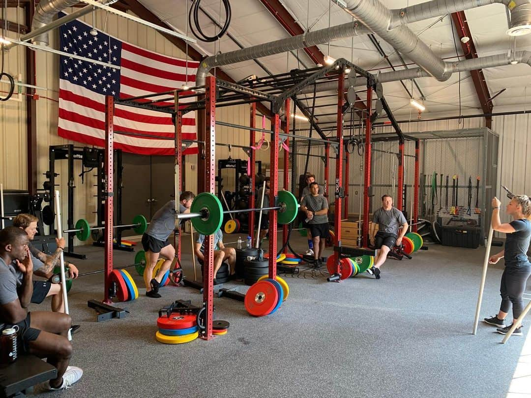 モーガン・キングさんのインスタグラム写真 - (モーガン・キングInstagram)「Huge thank you the @anthony_m_moye for inviting me to come teach the boys from the Air Force 17th Special Tactics Squadron weightlifting. I am grateful for the experiences that weightlifting has given me. I sometimes can’t believe this is the life I lead. The connections that I was able to make and meet the boys that put their lives on the line to keep this country safe. I am incredibly thankful for your generous hospitality and will think of each of you when get deployed again soon. Come home safe. • • • #weightlifting #gratitude #airforce #savannah #georgia #usa #usaw」5月24日 6時16分 - kingmorghan