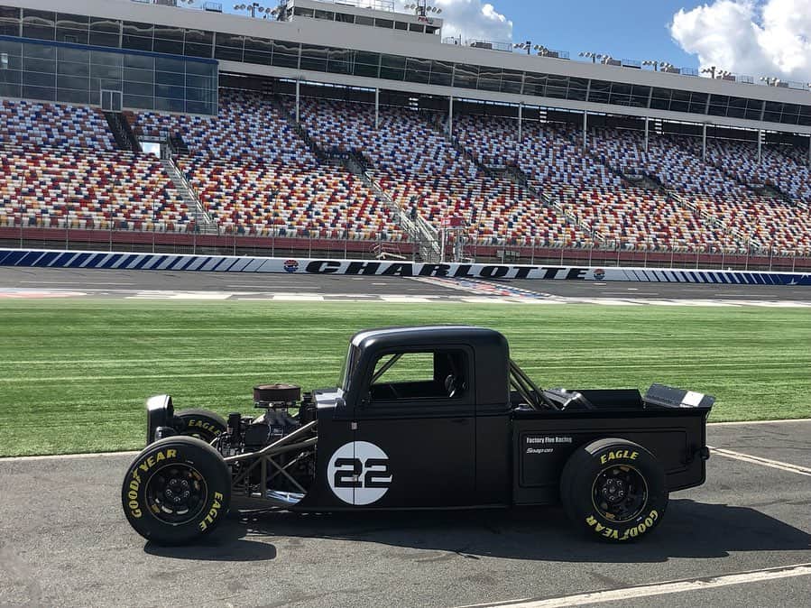 Hot Wheelsさんのインスタグラム写真 - (Hot WheelsInstagram)「Join us this weekend for another epic #HotWheelsLegends Tour stop in Charlotte, NC to see some legendary rides, especially @Nascar Champion @joeylogano’s Factory Five Custom built “35 Hot Rod Truck”. This beast can push over 850Hp and needs to be seen in-person! 👀 Hit the link in our bio for more info.」5月24日 6時34分 - hotwheelsofficial